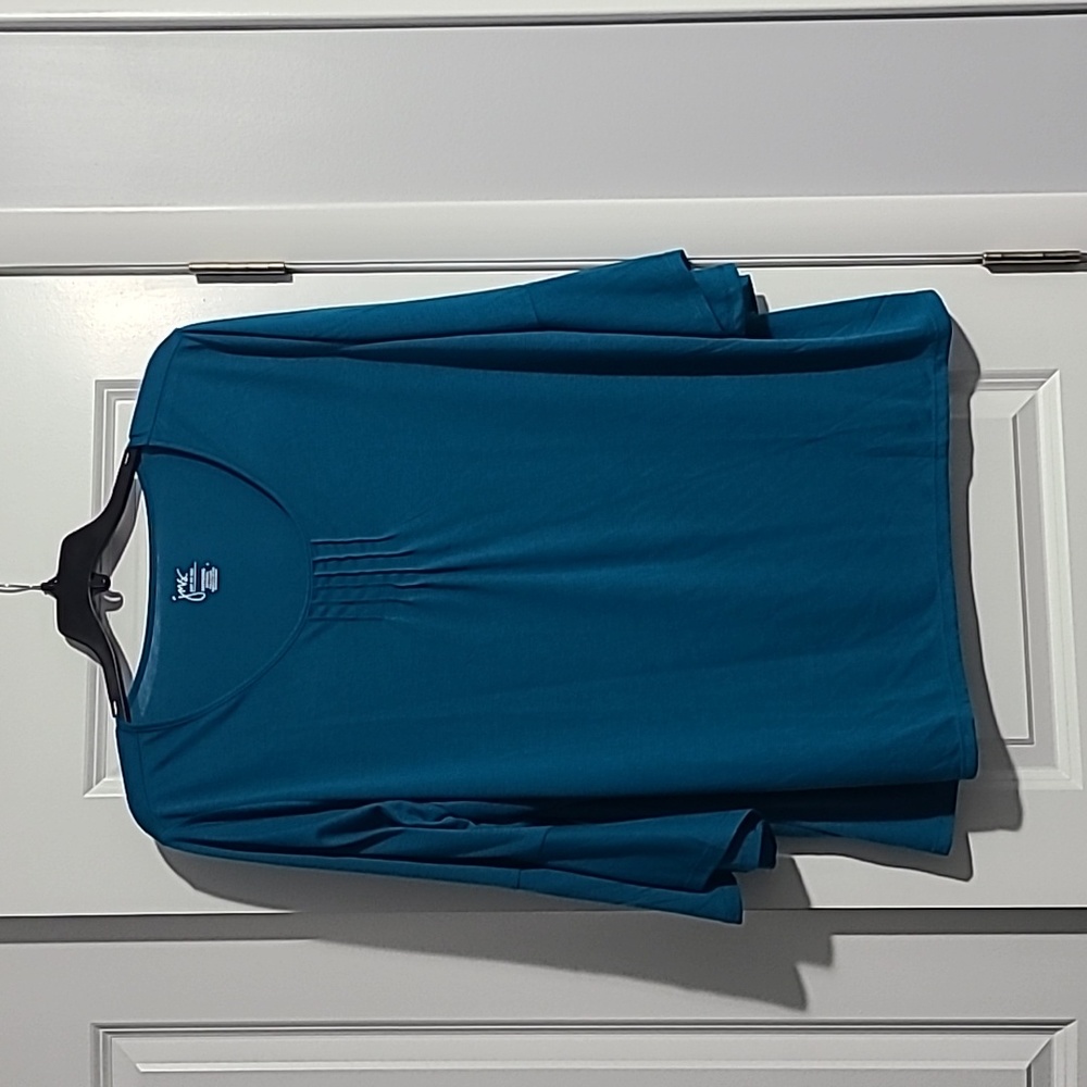 Woman's 3/4 bell sleeve shirt